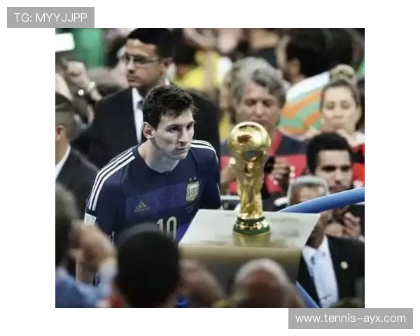 粉丝与足球球星亲密互动瞬间回顾精彩时刻与感动故事